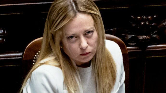 Delmastro, armi, Conte e Covid: la settimana della destra in pezzi