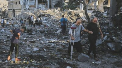 Copertina di Trump parla di “accordo storico” ma a Gaza il massacro continua