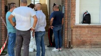 Copertina di Uomo accoltellato a morte in casa dopo una lite sull’Appennino modenese. Fermato l’aggressore
