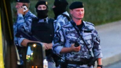 Copertina di Mosca, bomba esplosa nel bar durante la festa del capo dell’Aeronautica Chaiko: il generale era al comando durante la strage di Bucha
