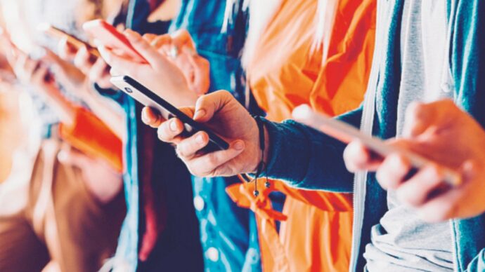 Talk e social. La verità è anche fuori: spegniamoli, cominciamo a pensare