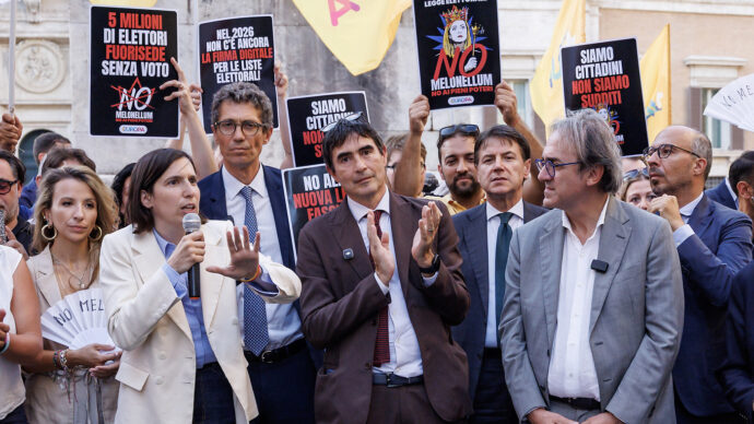 Armi all’Ucraina, Schlein risponde a Conte: “Prima il programma condiviso, poi le primarie. Chi vince deve guidare tutta la coalizione”