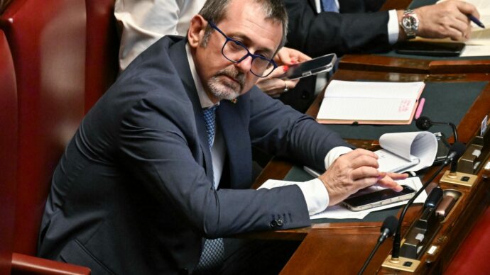 Chat Delmastro, negata la visione dei documenti anche al presidente della Giunta Dori. Protestano le opposizioni