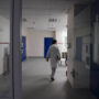 Copertina di Napoli, medico preso a pugni dal marito di una paziente incinta: arrestato 26enne