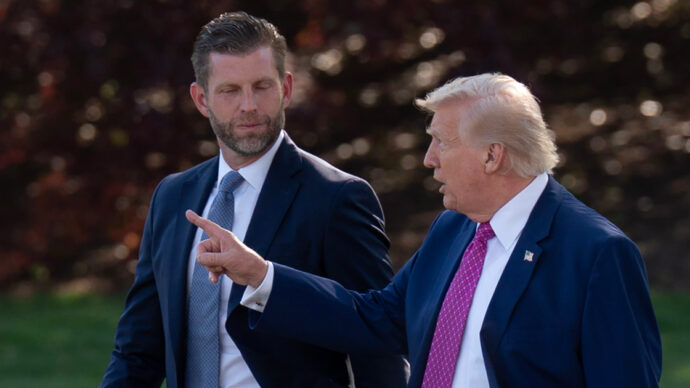 La Banca Capital One: “300 conti della famiglia Trump chiusi per sospetto riciclaggio di denaro”