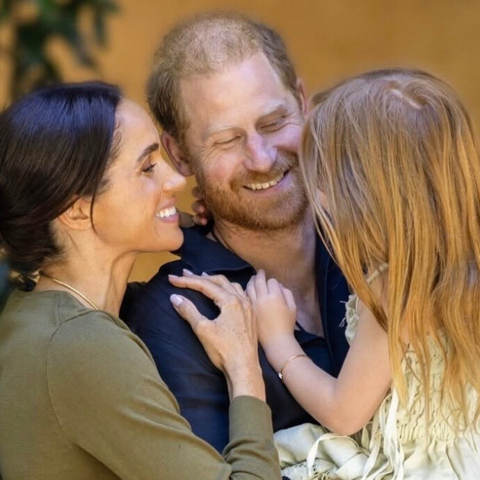 La maledizione del “gene Windsor” colpisce anche il duca di Sussex: Meghan festeggia la figlia Lilibet, ma la foto rivela un dettaglio su Harry