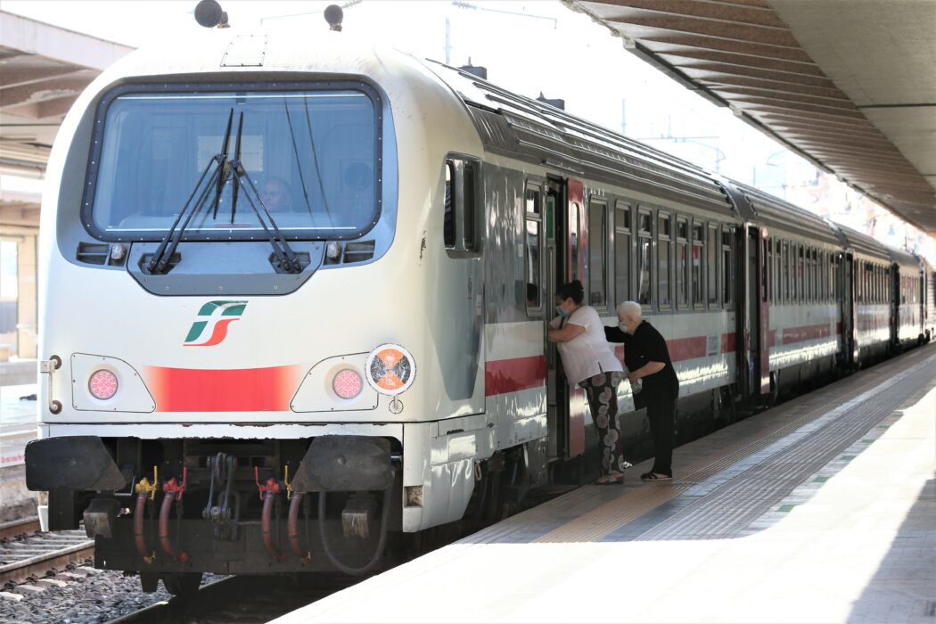 Gare per il servizio Intercity, dopo lo stop Ue salta l’ipotesi del lotto unico. Opposizioni: “Tradito l’impegno preso con i ferrovieri”
