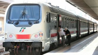Gare per il servizio Intercity, dopo lo stop Ue salta l’ipotesi del lotto unico. Opposizioni: “Tradito l’impegno preso con i ferrovieri”