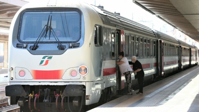 Gare per il servizio Intercity, dopo lo stop Ue salta l’ipotesi del lotto unico. Opposizioni: “Tradito l’impegno preso con i ferrovieri”