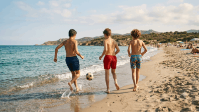Copertina di Donna di 70 anni colpita da una pallonata in spiaggia finisce all’ospedale. L’adolescente che giocava con gli amici: “Sono minorenne, non potete farmi nulla”. È polemica