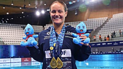 Copertina di Europei di nuoto, Chiara Pellacani è già la regina di Parigi: 2 ori in 2 ore. Meglio di lei solo Tania Cagnotto: “Provo a scrivere la mia storia”