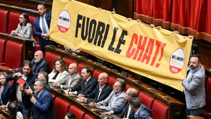 Camera, chat Delmastro-Caroccia: palla alla Giunta per le Autorizzazioni