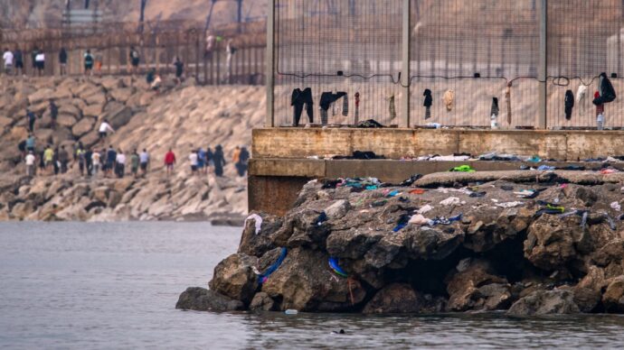 “Appello sui social per un nuovo tentativo di ingresso di massa a Ceuta il 15 agosto”. Il governo dell’exclave: “Preoccupati da nuovo assalto”
