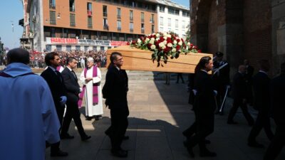 Copertina di Funerali di Baresi a Milano, fischi della folla per il sindaco Giuseppe Sala