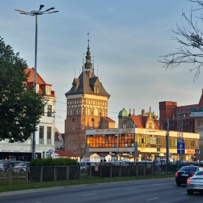 “Ci siamo trasferiti in Polonia con 4 figli e viviamo meglio: costa tutto meno e mangiamo fuori con 14 euro, in Inghilterra ne servono 28”: parla Brittany Balinski