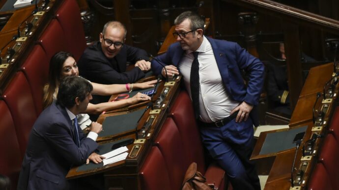 Delmastro, la destra si oppone alla lettura delle chat: si va subito al voto in Aula
