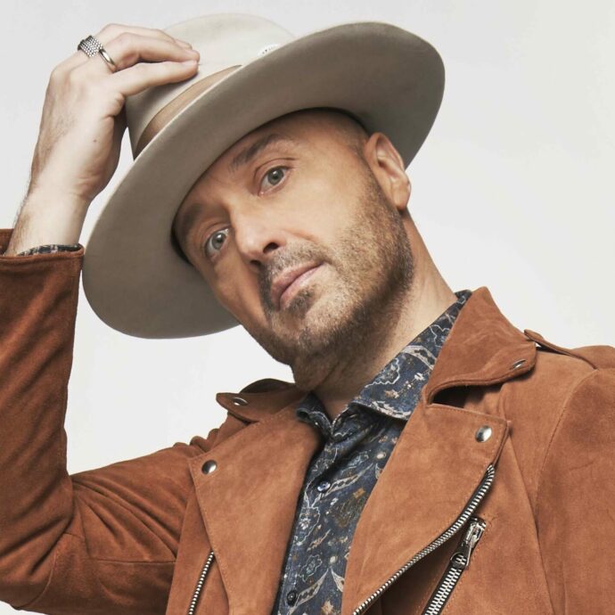 “Lontano dalle telecamere sono stronzo (no, non è vero). Toni meno duri a MasterChef perché oggi certe cose non si possono più fare. Il fine dining è morto”: parla Joe Bastianich