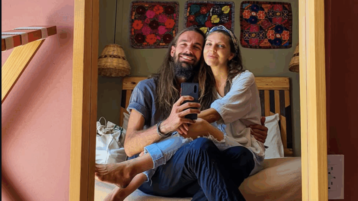 “42 traslochi in 12 anni”: Gianluca Gotto e Claudia chiudono un ciclo (e il blog). L’annunciato di una nuova vita: “Non bisogna avere paura di mettersi in discussione”