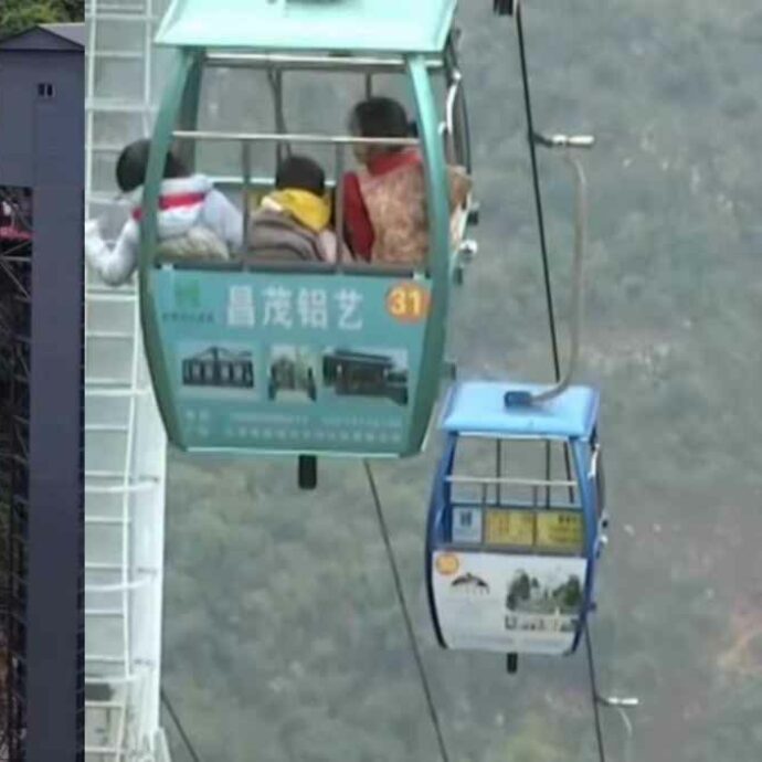 Per anni hanno camminato ore per andare a scuola: adesso i bambini dello Yunnan “viaggiano tra le nuvole” con una funivia speciale
