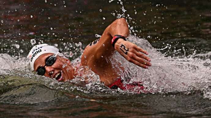 Super Taddeucci nella Senna, è oro nella 10 km agli Europei: “Mi è sembrato quasi di essere da sola in acqua”. Bronzo per Caponi