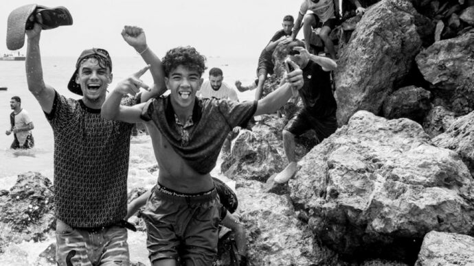 Copertina di Migranti, Sciacallie l’esempio  Sánchez
