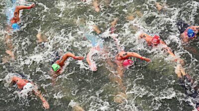 Copertina di L’allarme di Filadelli dopo la 10 km nella Senna: “Ho avuto conati di vomito, non mi sono sentito bene”. Guidi: “C’era puzza, non si vedeva granché”