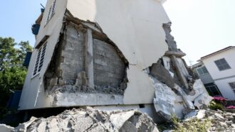Copertina di Campi Flegrei, sale il bilancio del terremoto: 57 edifici inagibili e oltre 700 sfollati