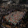 Copertina di Gaza, quel funerale di popolo che ha dovuto aspettare 986 giorni