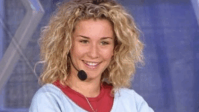 Copertina di “Amici oggi è un programma diverso. La nostra era una vera scuola. Maria De Filippi cercava di metterci a nostro agio: si sedeva a fumare una sigaretta con noi e ci invitava a parlare”: parla Marianna Scarci