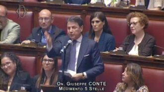 Copertina di Delmastro, Conte attacca Meloni: “Proteggi l’amichetto di partito, siete lontani anni luce dall’onore delle istituzioni”