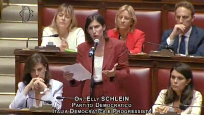 Copertina di Delmastro, Schlein: “Lui ha detto che non ha nulla da nascondere, perché Meloni lo sta coprendo?”