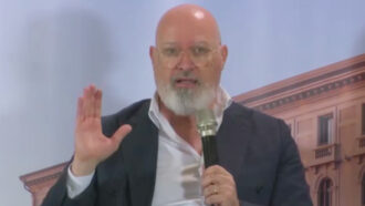 Copertina di Bonaccini: “Picierno la smetta di chiamarci ‘campo Lavrov’ e si dimetta con Gualmini”. Poi sfida Calenda: “O stai con noi o con la destra”