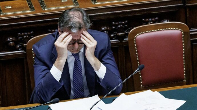 Copertina di Riarmo, la destra approva la risoluzione: 22 miliardi in più alla Difesa. Giorgetti: “Chiediamo all’Ue di aumentare la spesa. E' impopolare ma dal dovere non si diserta” | Video