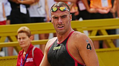 Copertina di Infinito Paltrinieri: vince il bronzo nella 5 km con un ultimo giro super. Poi alza la voce: “Tutti mi dicono che sono il loro idolo”