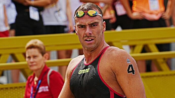 Infinito Paltrinieri: vince il bronzo nella 5 km con un ultimo giro super. Poi alza la voce: “Tutti mi dicono che sono il loro idolo”
