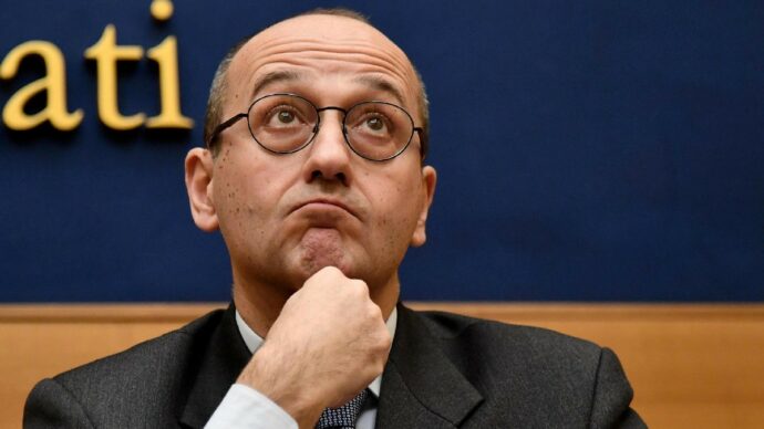 Il parlamentare Bagnai passa dalla Lega all’Antitrust: tutti i dubbi su indipendenza e titoli