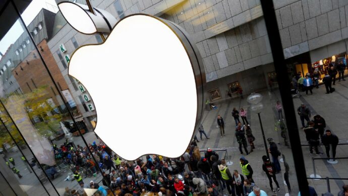 Apple vs OpenAI, nuove accuse a ex dipendenti