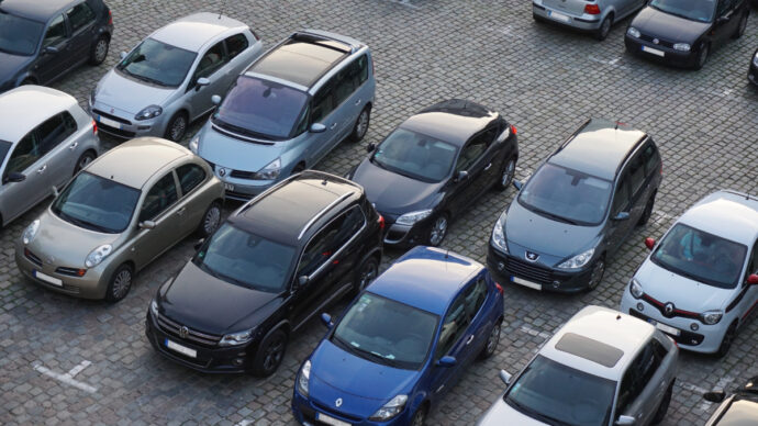 Parcheggiano bloccando l’auto dei vicini: quattro condannati per violenza privata