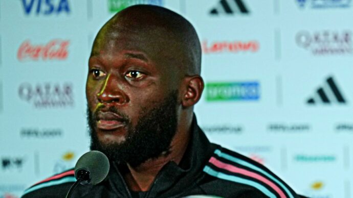 Lukaku, ci risiamo: non si presenta al ritiro del Napoli. Il club smorza: “Accordo comune”, ma il suo futuro è un caso