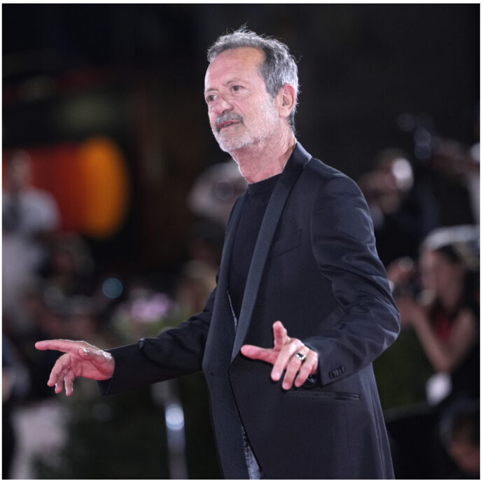 “Zucchero arrivò in bermuda, camicia e una cravatta di lana. C’erano solo 150 persone al concerto, si mise lì e ci diede dentro. Poi li ha fatti salire tutti sul palco”: così Rocco Papaleo