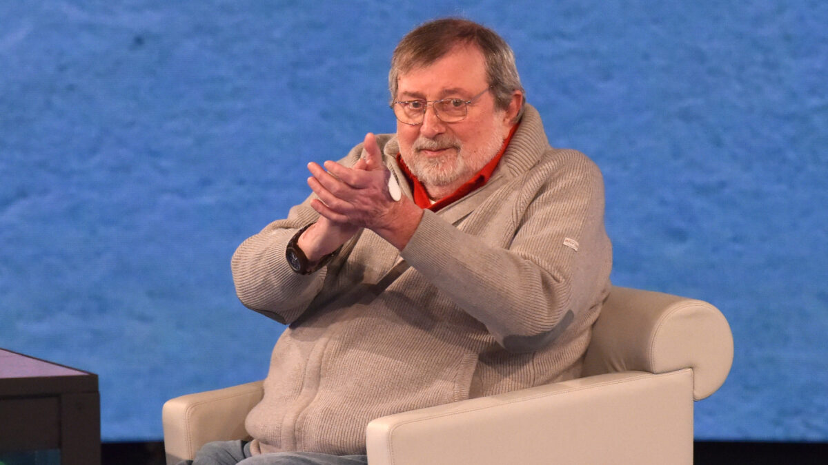 Morto Francesco Guccini, il cordoglio della politica con gli applausi alla Camera: “Un poeta che ha saputo raccontare il nostro tempo”