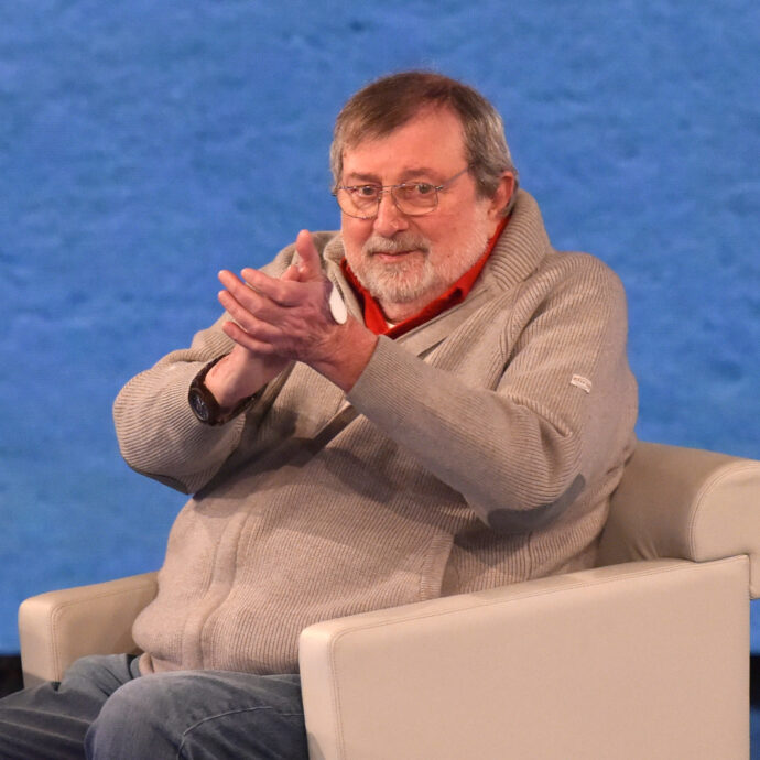 Morto Francesco Guccini, il cordoglio della politica con gli applausi alla Camera: “Un poeta che ha saputo raccontare il nostro tempo”