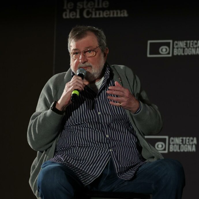 Morto Francesco Guccini, il ricordo del mondo dello spettacolo. Simona Ventura: “Restano le sue canzoni, uniche come lui”, Francesco Gabbani: “Le tue parole continueranno a indicare la strada”