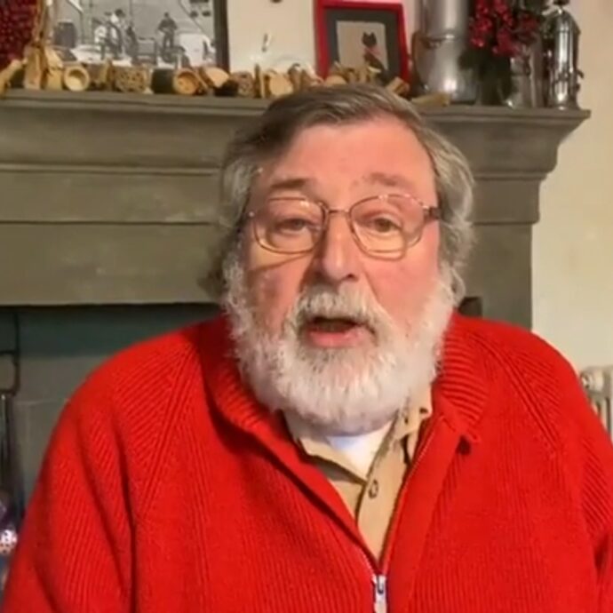 “Partigiano, porta via Salvini e Berlusconi. E i fasci della Meloni”: quando nel 2020 Guccini reinterpretò Bella ciao