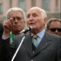 Copertina di Bignami fa arrabbiare il mondo cattolico per le parole su Scalfaro: “Sfondato il muro del fango e del livore”. Il nipote dell’ex presidente: “Un intervento così è da gente alla canna del gas”