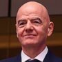 Copertina di Mondiale ai privati, la Fifa chiede scusa: “Commessi degli errori, ma basta attacchi”. Poi rilancia il sostegno a Infantino
