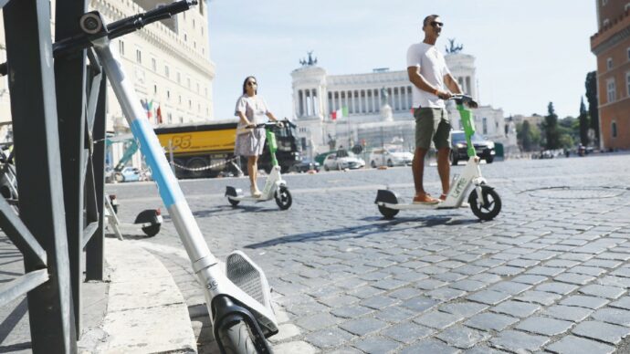 Antitrust, monopattini e bici in sharing multati
