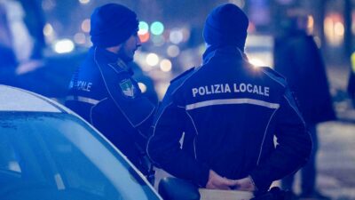 Copertina di Tolsero soldi al pusher, vigili arrestati a Milano