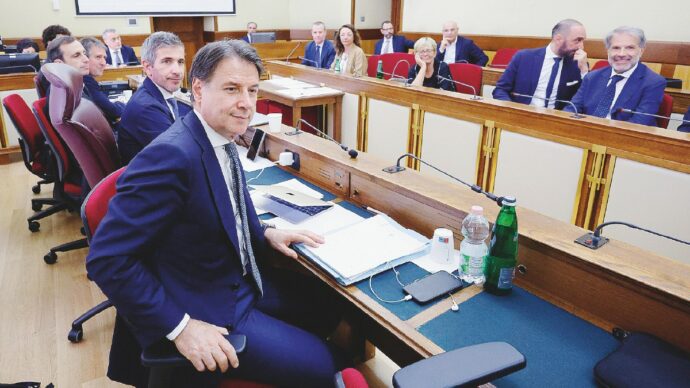 Conte sfida FdI: “Non ho paura”. E rilancia sulle mascherine d’oro