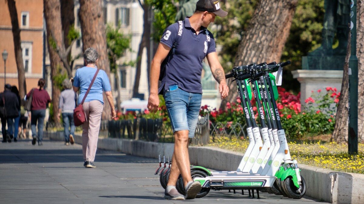 https://st.ilfattoquotidiano.it/wp-content/uploads/2026/08/06/monopattini-roma-1200x675.jpg